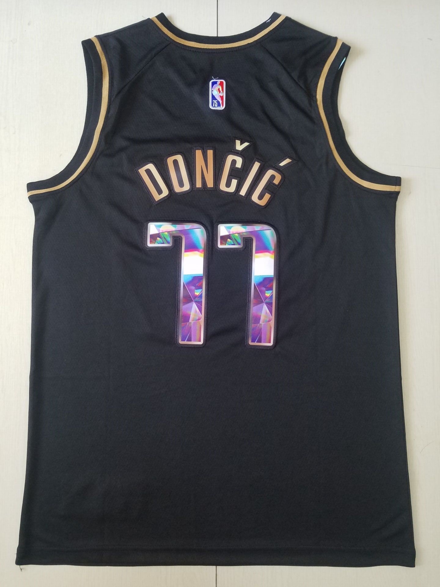 Men's Dallas Mavericks Luka Doncic #77 Black Swingman Player Jersey