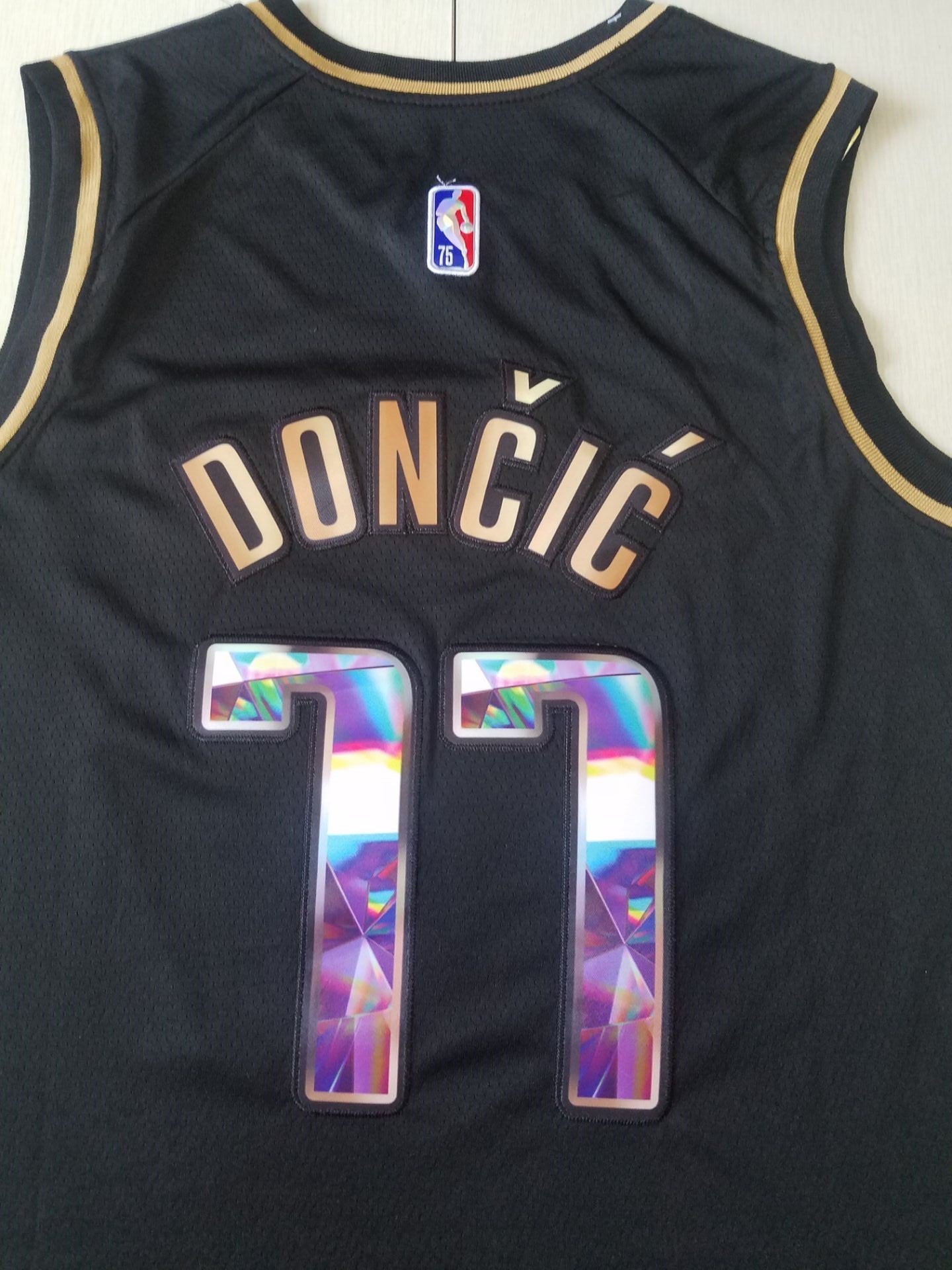 Men's Dallas Mavericks Luka Doncic #77 Black Swingman Player Jersey