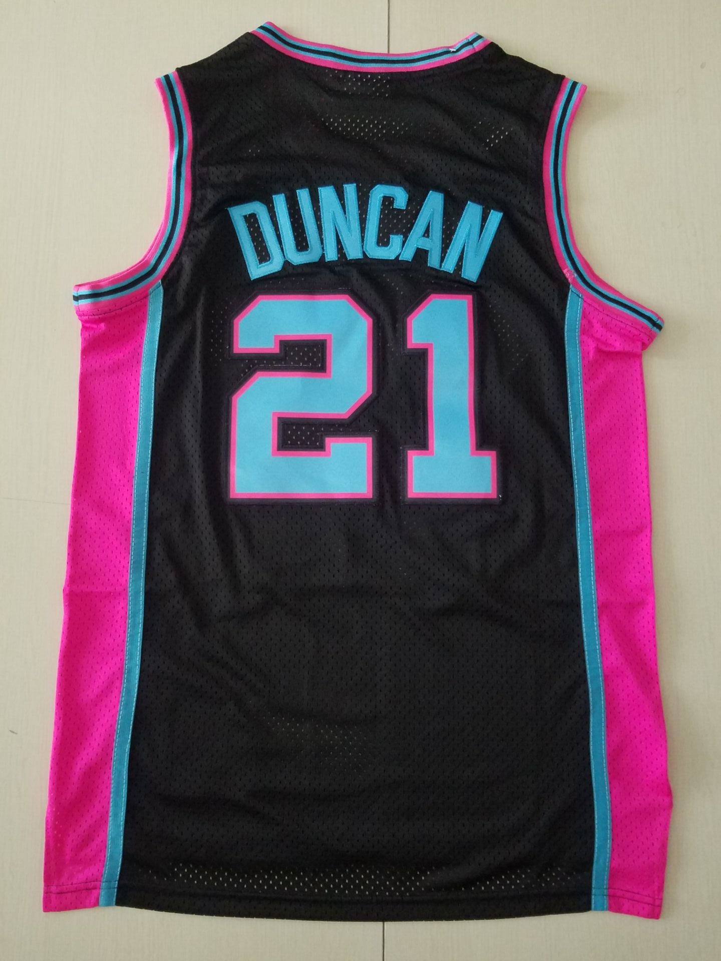 Men's San Antonio Spurs Tim Duncan Black 1998/99 Classics Swingman Player Jersey