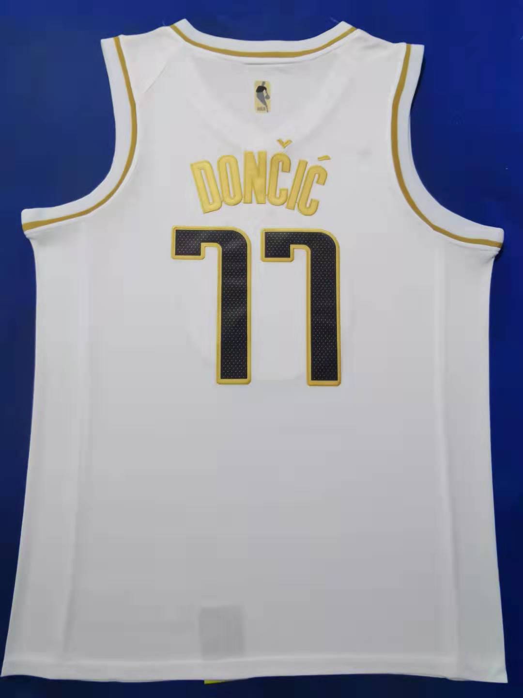 Men's Dallas Mavericks Luka Doncic #77 White Replica Jersey