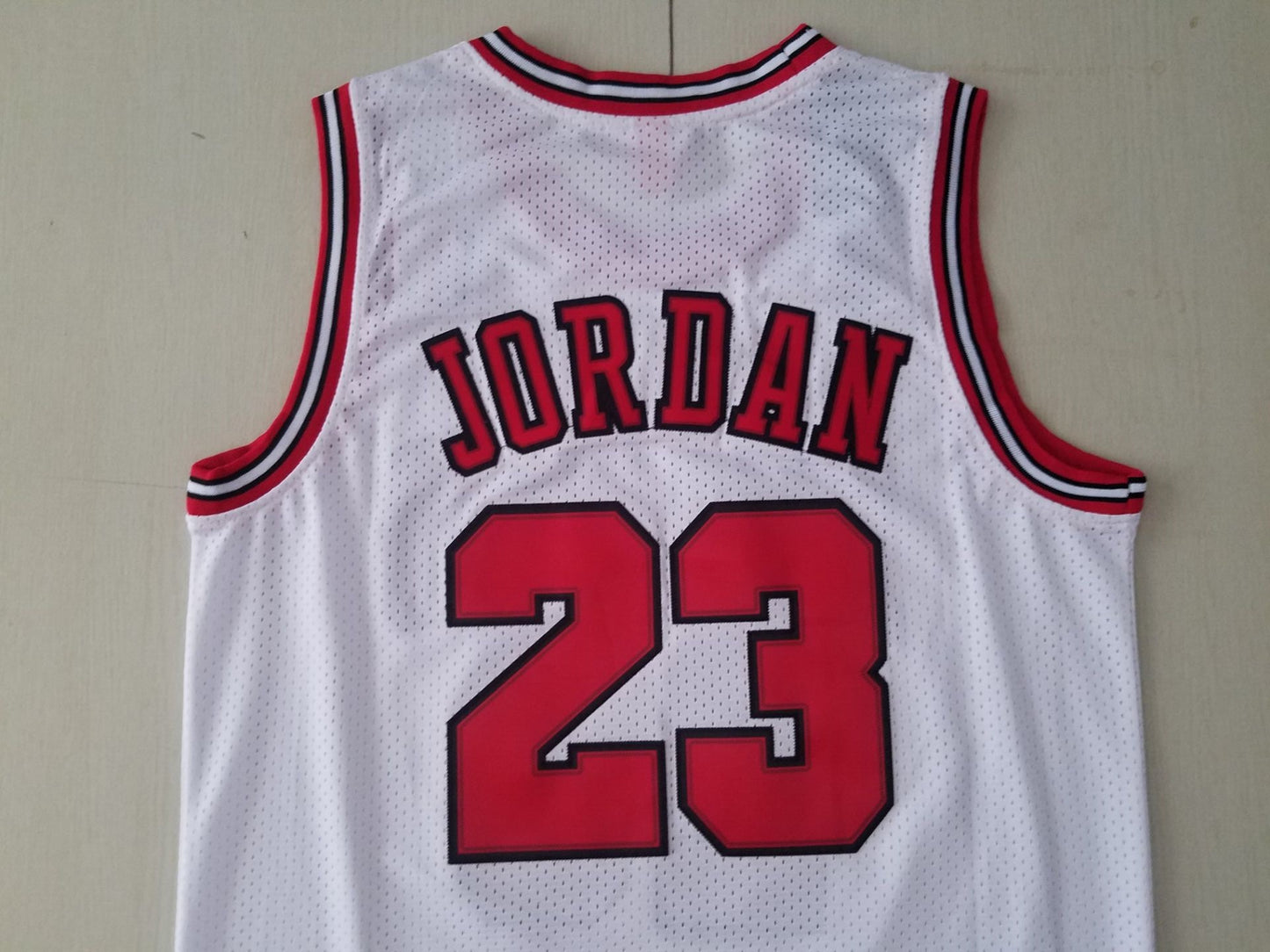 Men's Chicago Bulls Michael Jordan 1995-96 Hardwood Classics Swingman Jersey