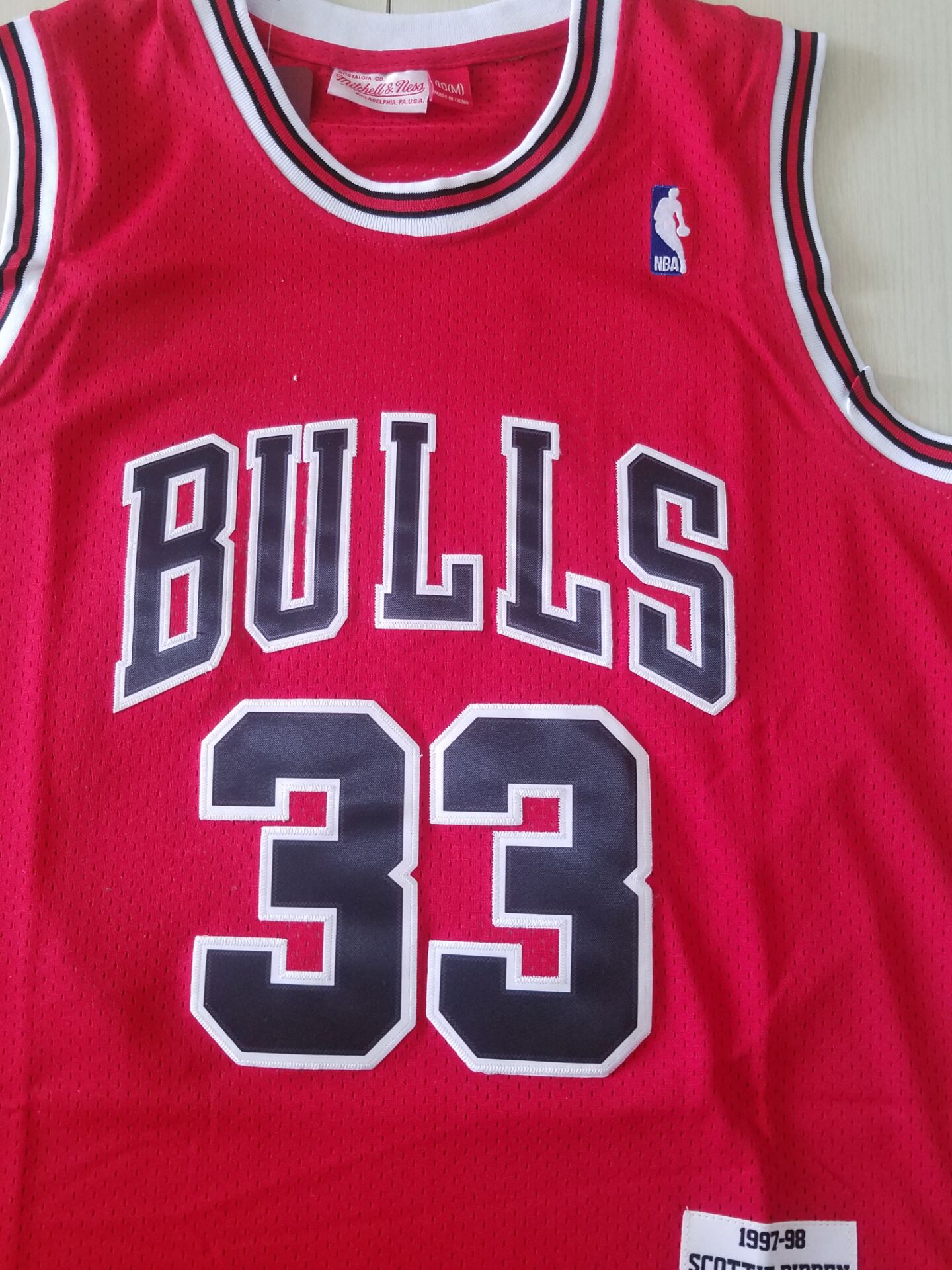 Men's Chicago Bulls Scottie Pippen 1997-98 Red Hardwood Classics Swingman Jersey