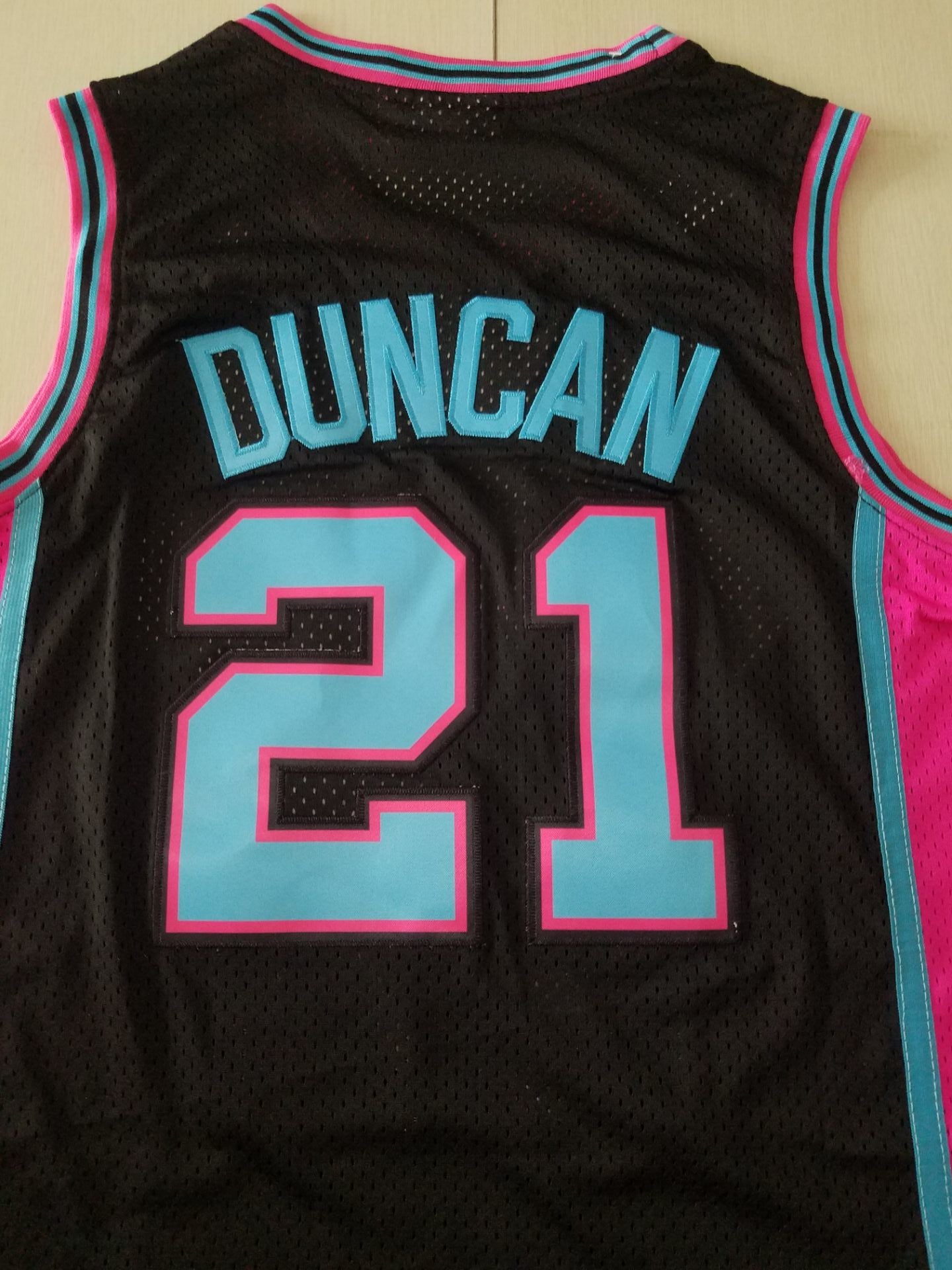 Men's San Antonio Spurs Tim Duncan Black 1998/99 Classics Swingman Player Jersey