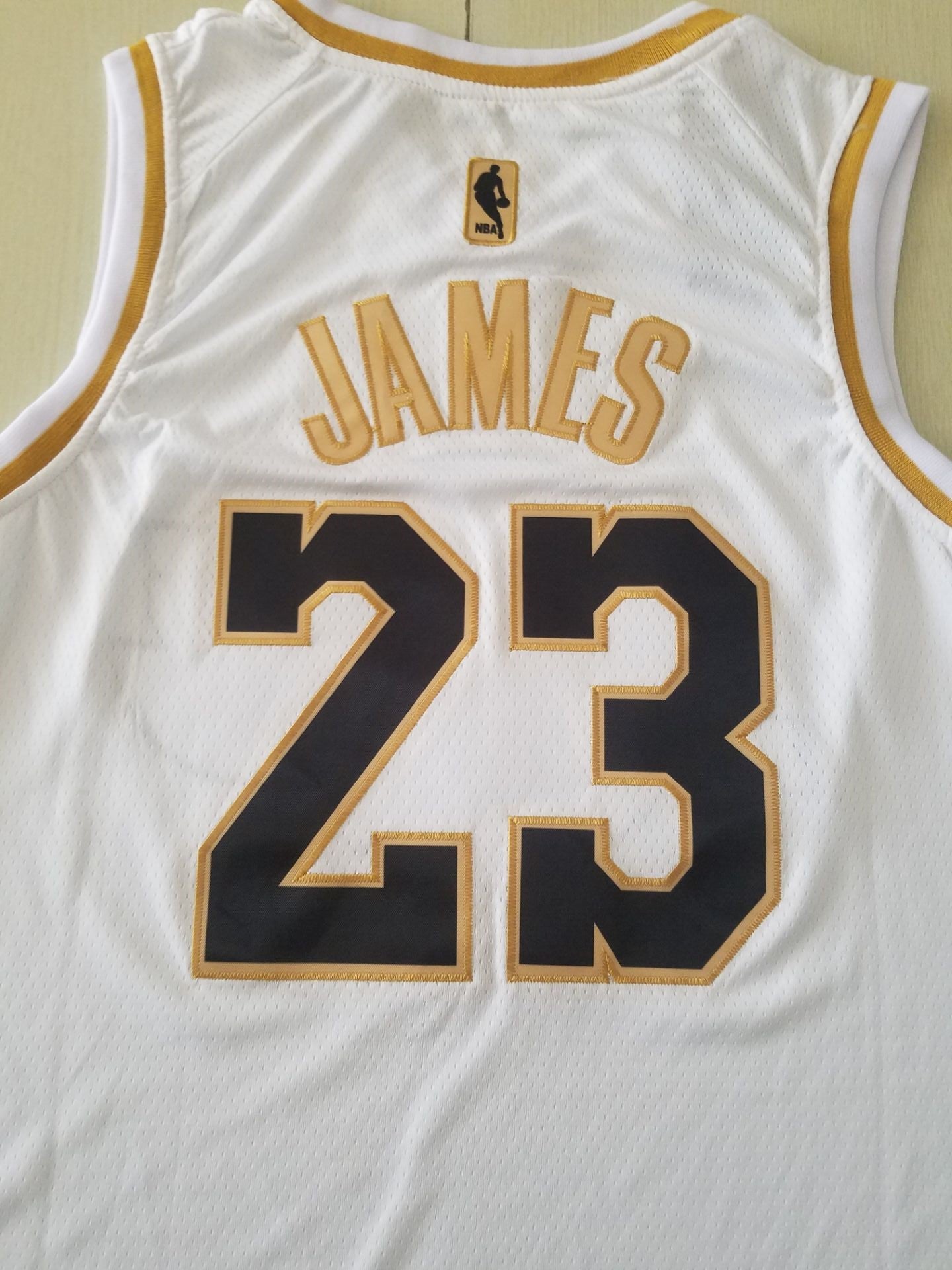 Men's Los Angeles Lakers LeBron James #23 White Swingman Jersey