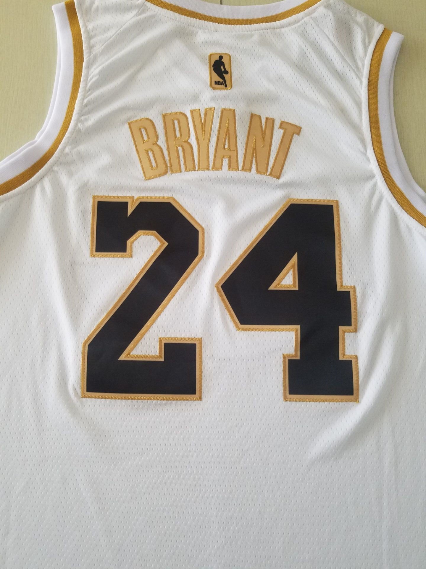 Men's Los Angeles Lakers Kobe Bryant #24 White Swingman Jersey