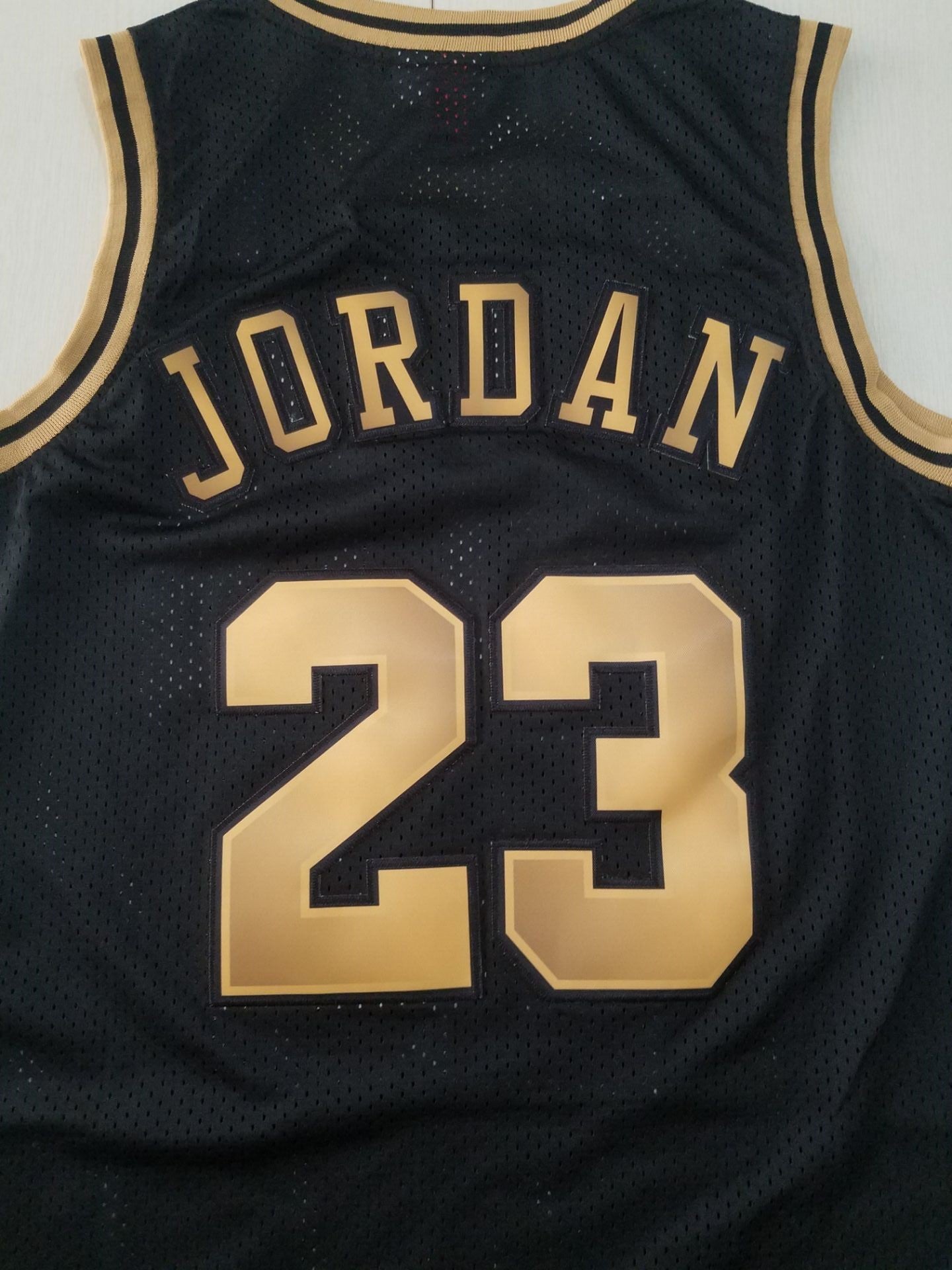 Men's Chicago Bulls Michael Jordan 1997-98 Black Hardwood Classics Swingman Jersey