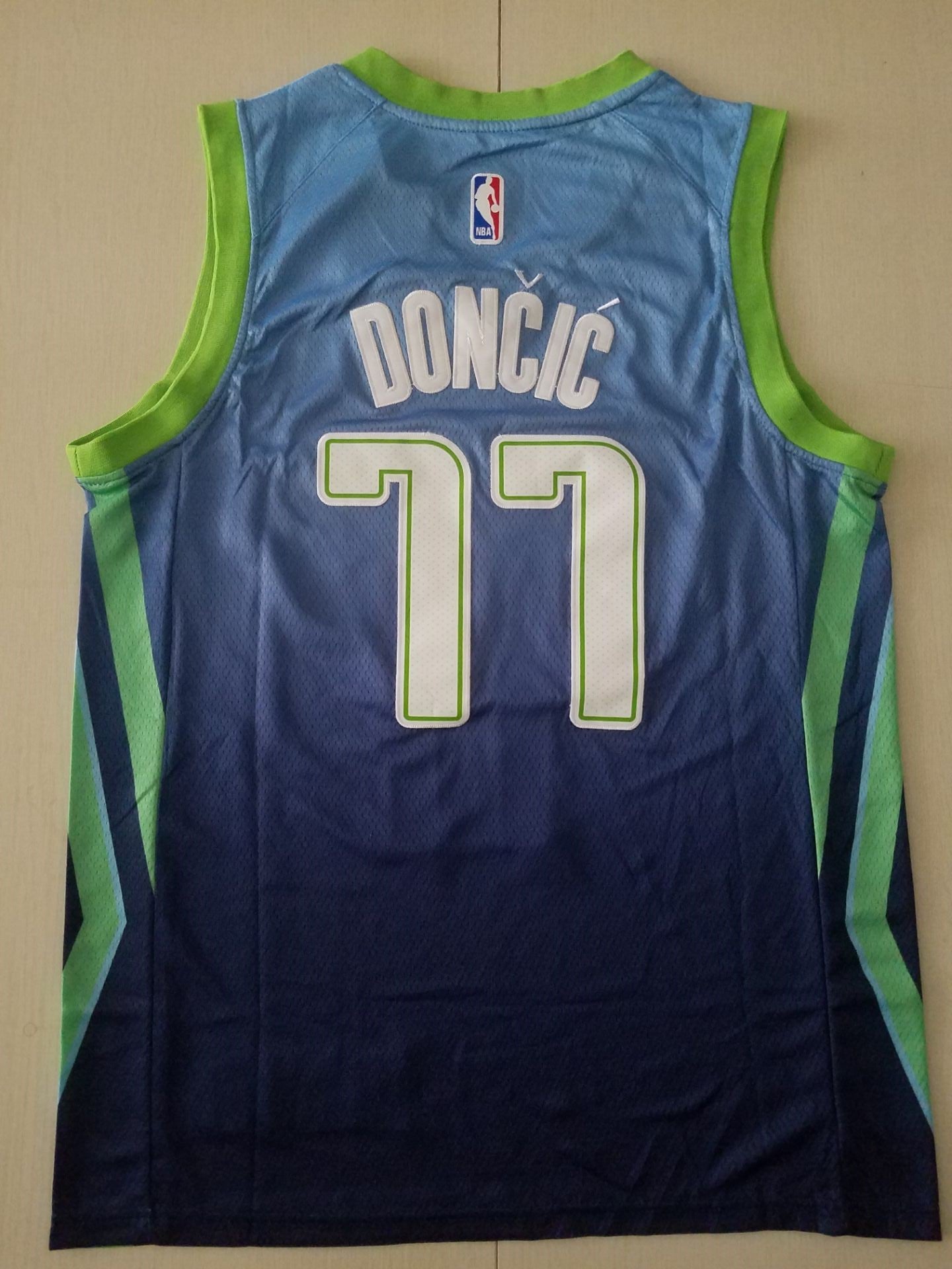 Men's Dallas Mavericks Luka Doncic #77 Blue Replica Jersey