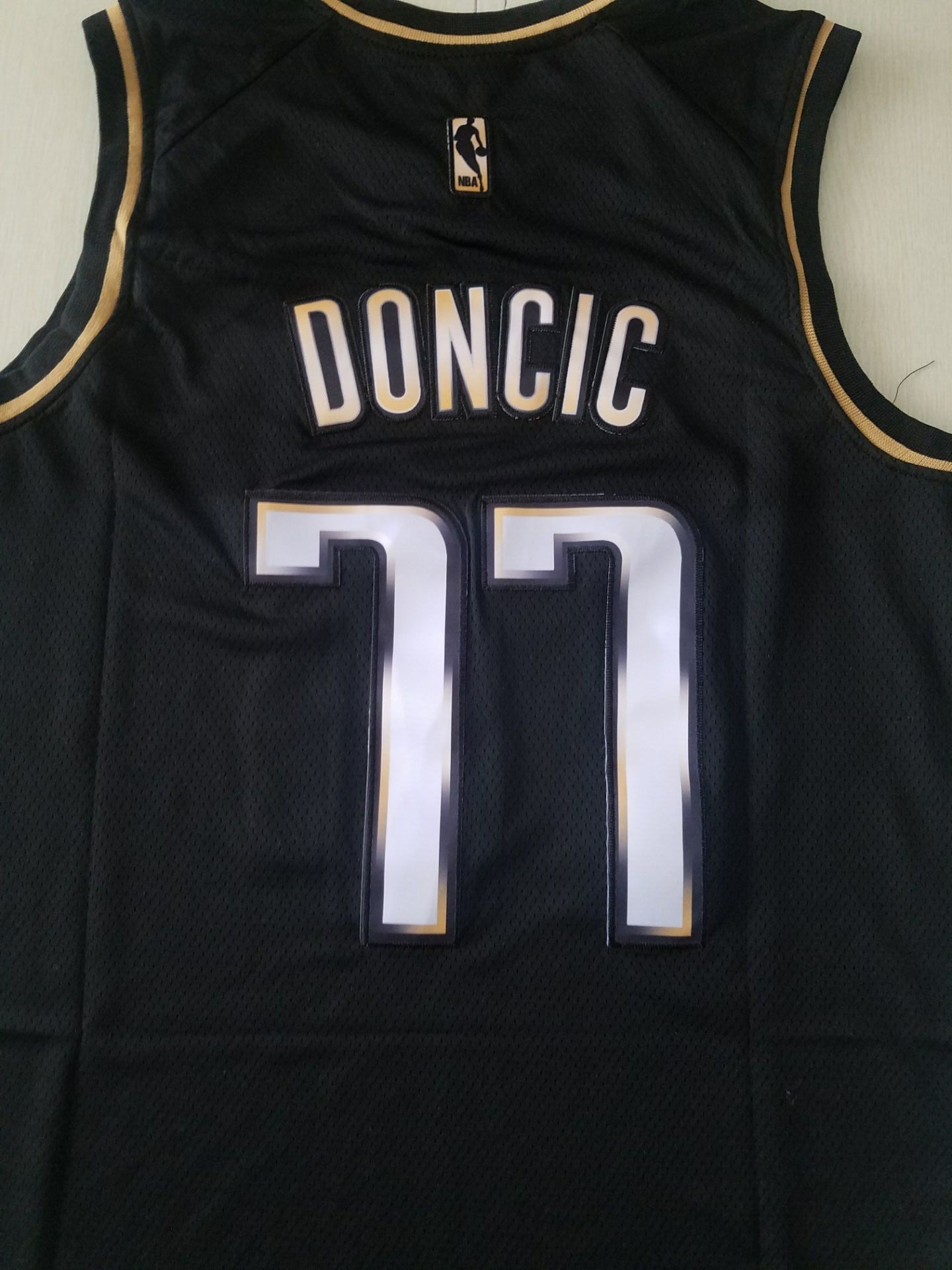 Men's Dallas Mavericks Luka Doncic #77 Swingman Player Jersey Black