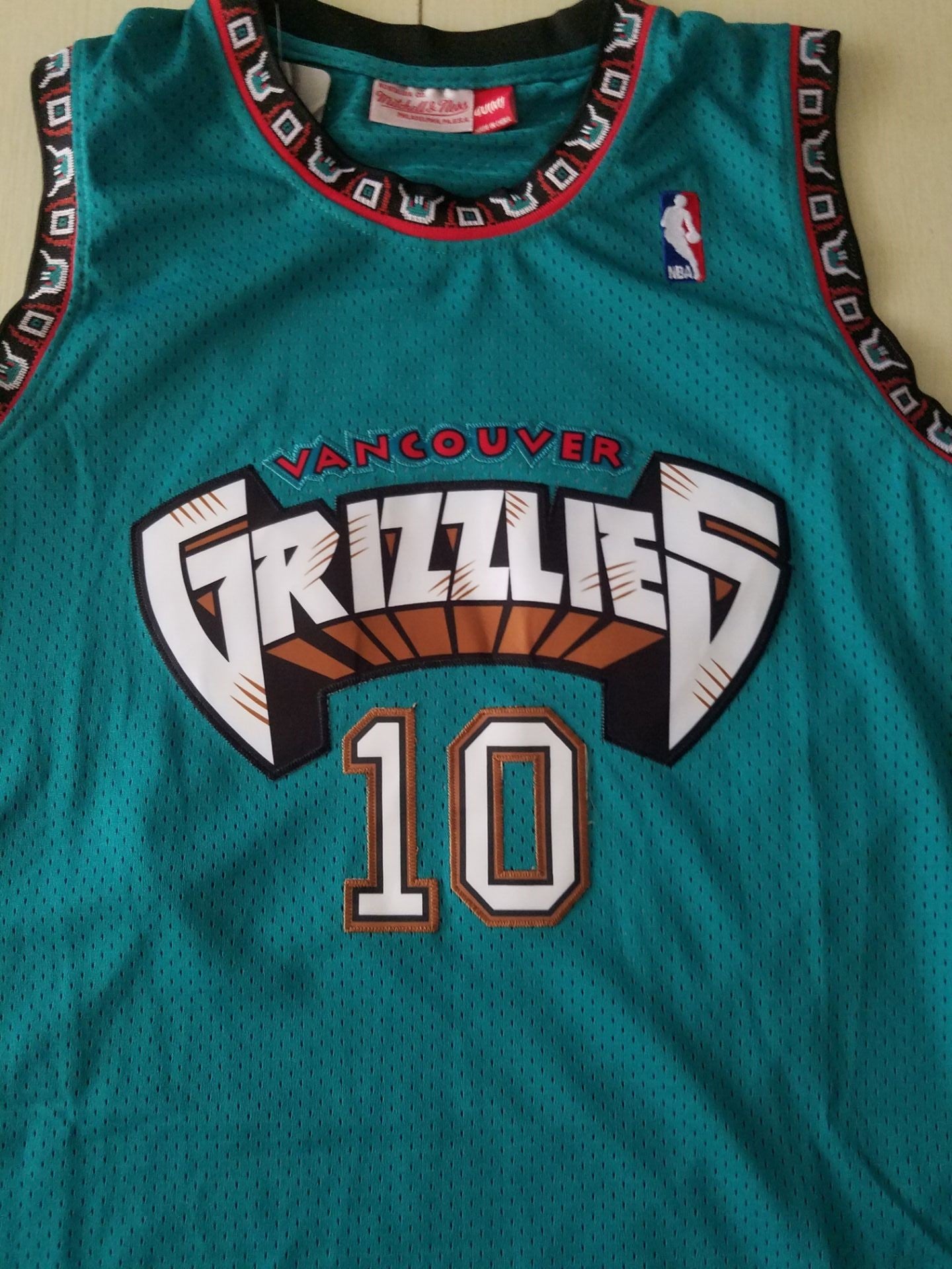 Men's Memphis Grizzlies Mike Bibby #10 Green Classics Swingman Jersey