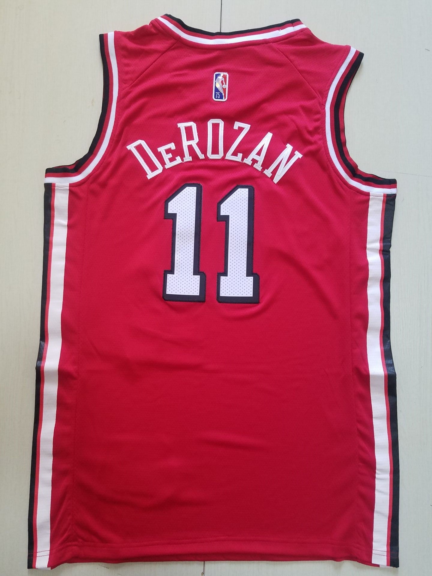 Men's Chicago Bulls DeMar DeRozan #11 Red 2021/22 Swingman Jersey