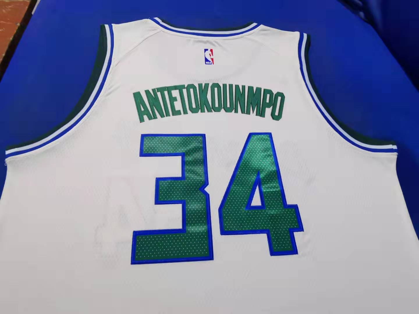 Men's Milwaukee Bucks Giannis Antetokounmpo #34 White Replica Player Jersey